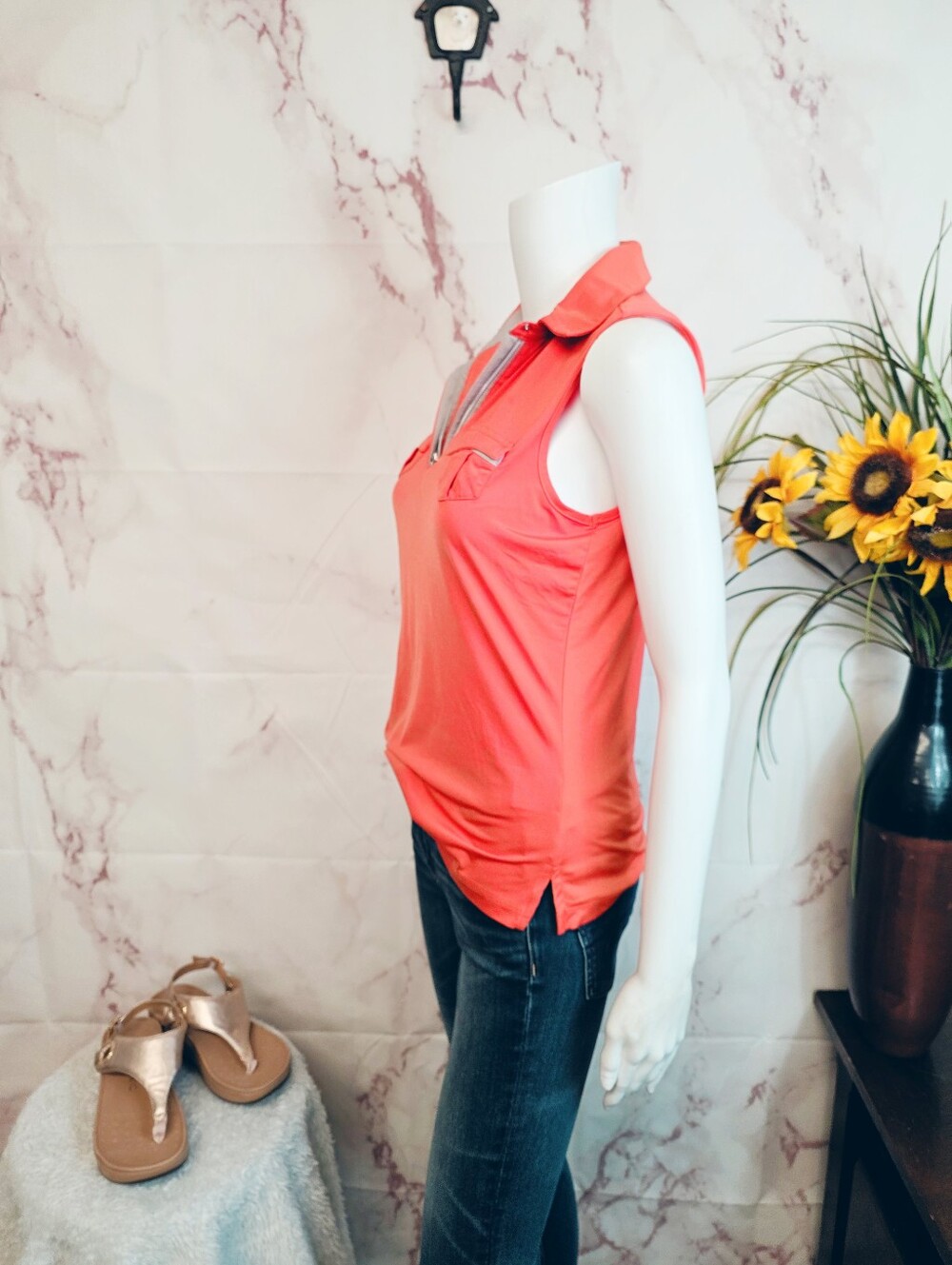 DKNY Golf Women’s Small Coral Sleeveless Polo Golf Top Stretch - Picture 4 of 6